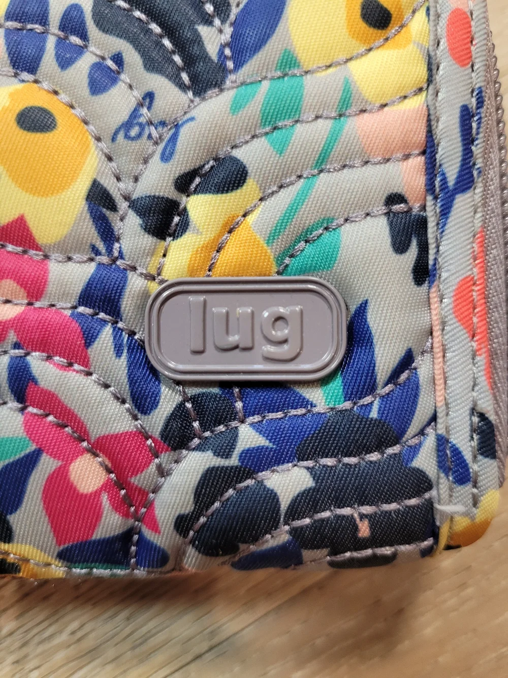 EUC lug Wallet Splitz RFID Security Grey/Floral Zip Bi Fold Women's Wallet